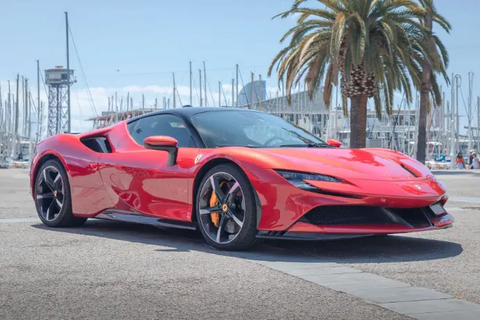 Voiture de luxe rouge